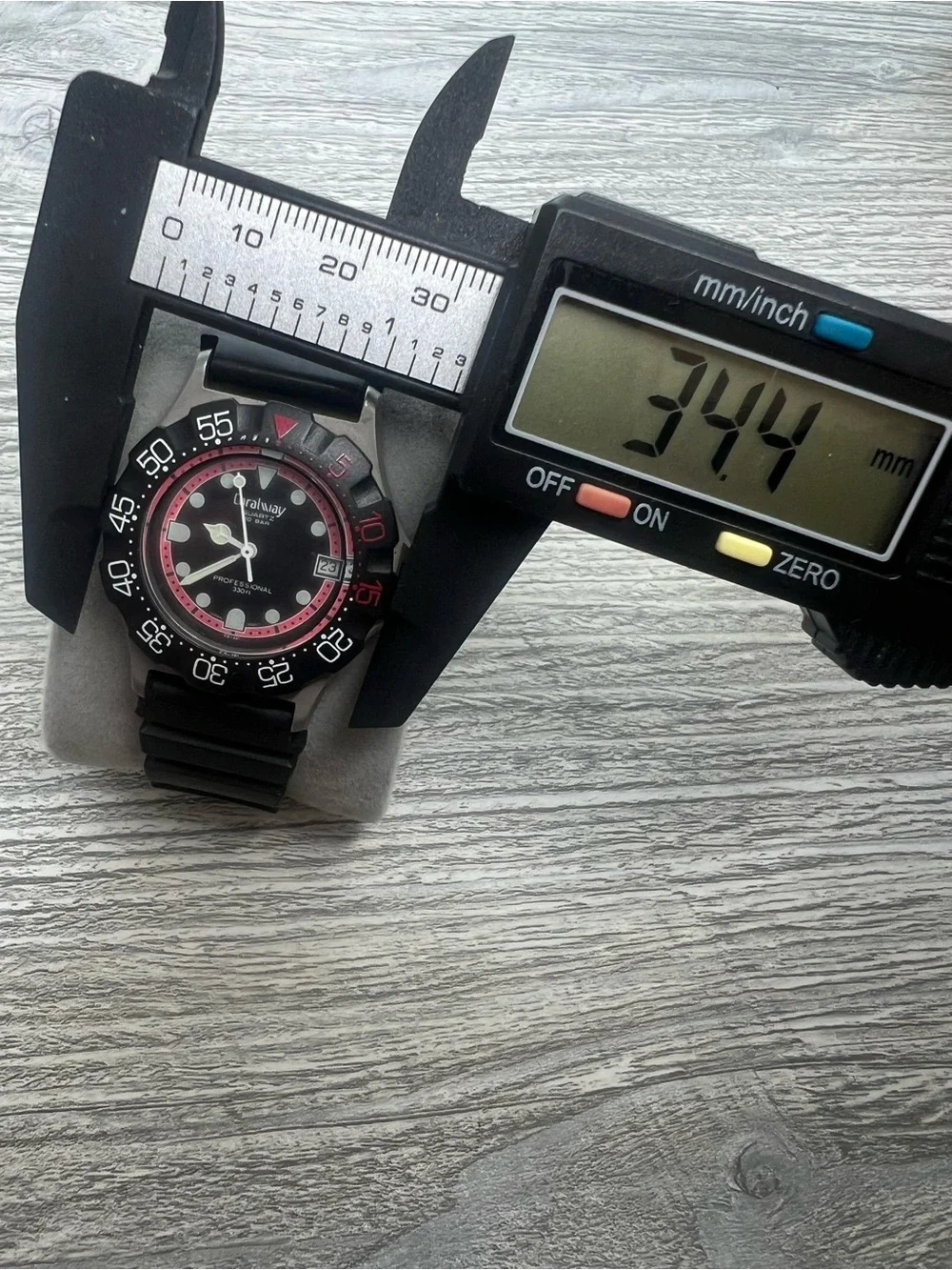 Coralway Proffesional Dive watch quartz 34mm